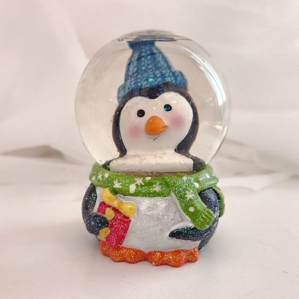 Penguin Snow Globe